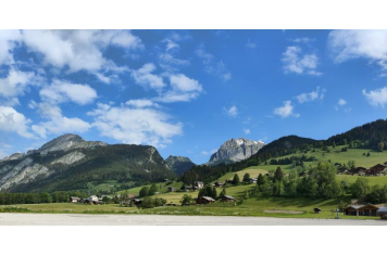 Vue sur le Mont Chauffé et les Cornettes de Bise Mairie La Chapelle d'Abondance